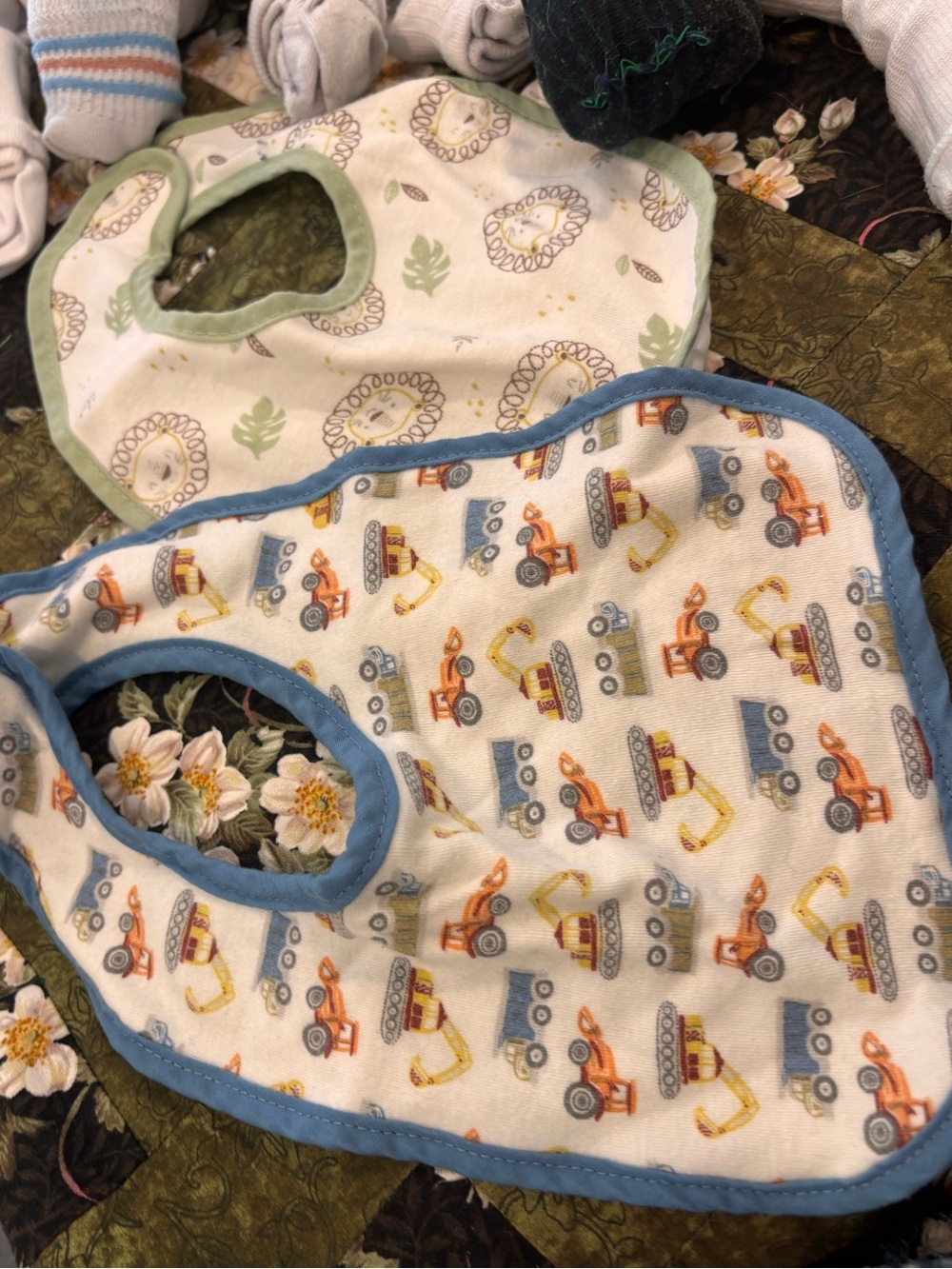 Unbranded Green & Blue Baby Bibs - Soft Absorbent Feeding Bibs for Kids - Picture 2 of 4